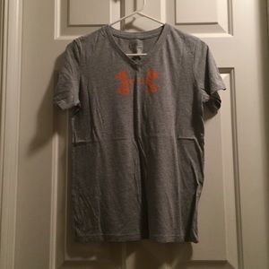 Under Armour short sleeve logo shirt.